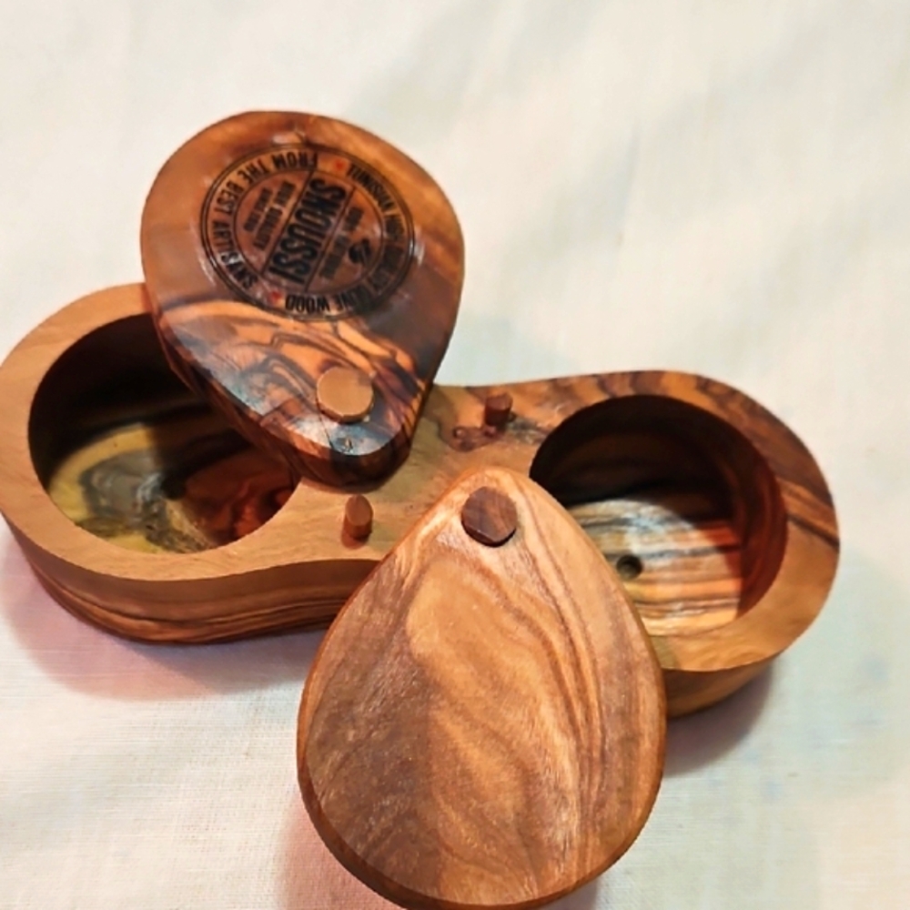 NEW SNOUSSI TUNISIAN OLIVE WOOD SALT PEPPER SPICE BOX 2 COMPARTMENTS PIVIT CLOSE